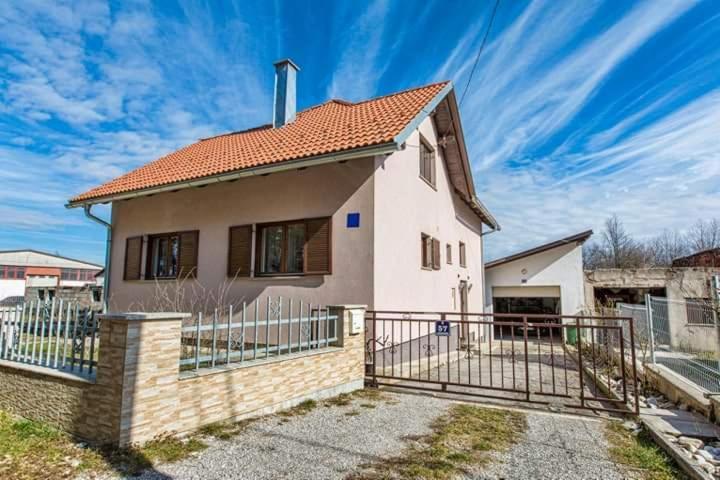 Gospić Apartman Sunny Lika מראה חיצוני תמונה