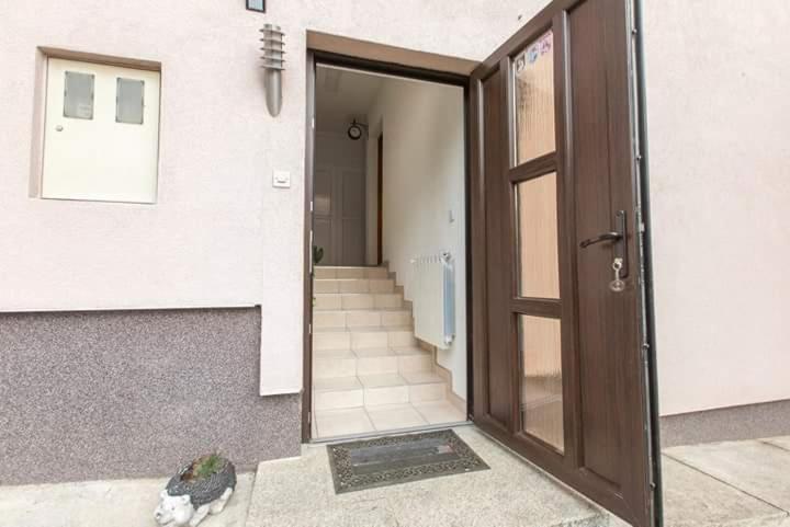 Gospić Apartman Sunny Lika מראה חיצוני תמונה